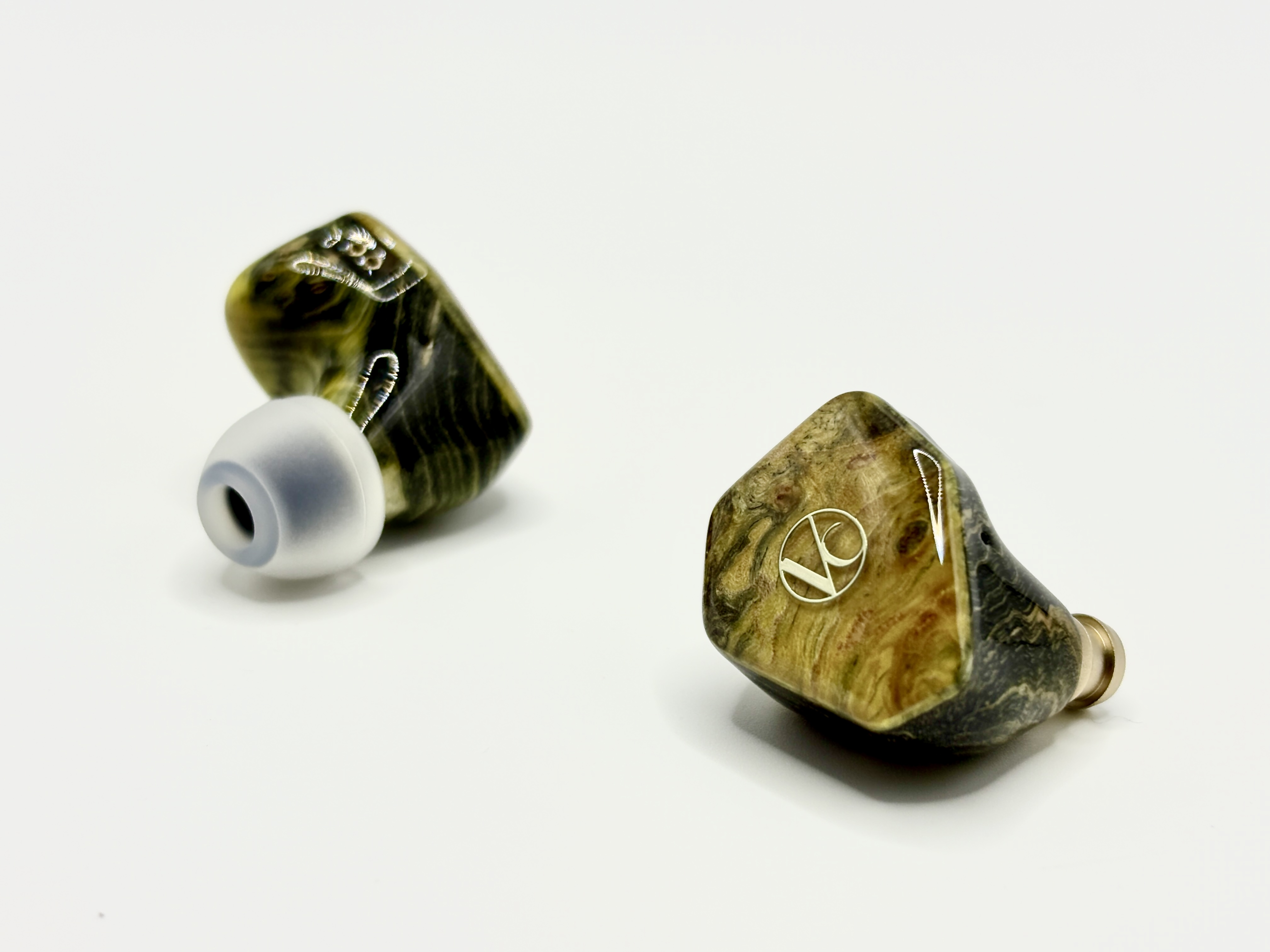 DARUMA AUDIO 木魂　ダルマオーディオ　こだま　ウッドシェル スタビライズドウッド製イヤホン『木魂』｜ダルマオーディオ公式