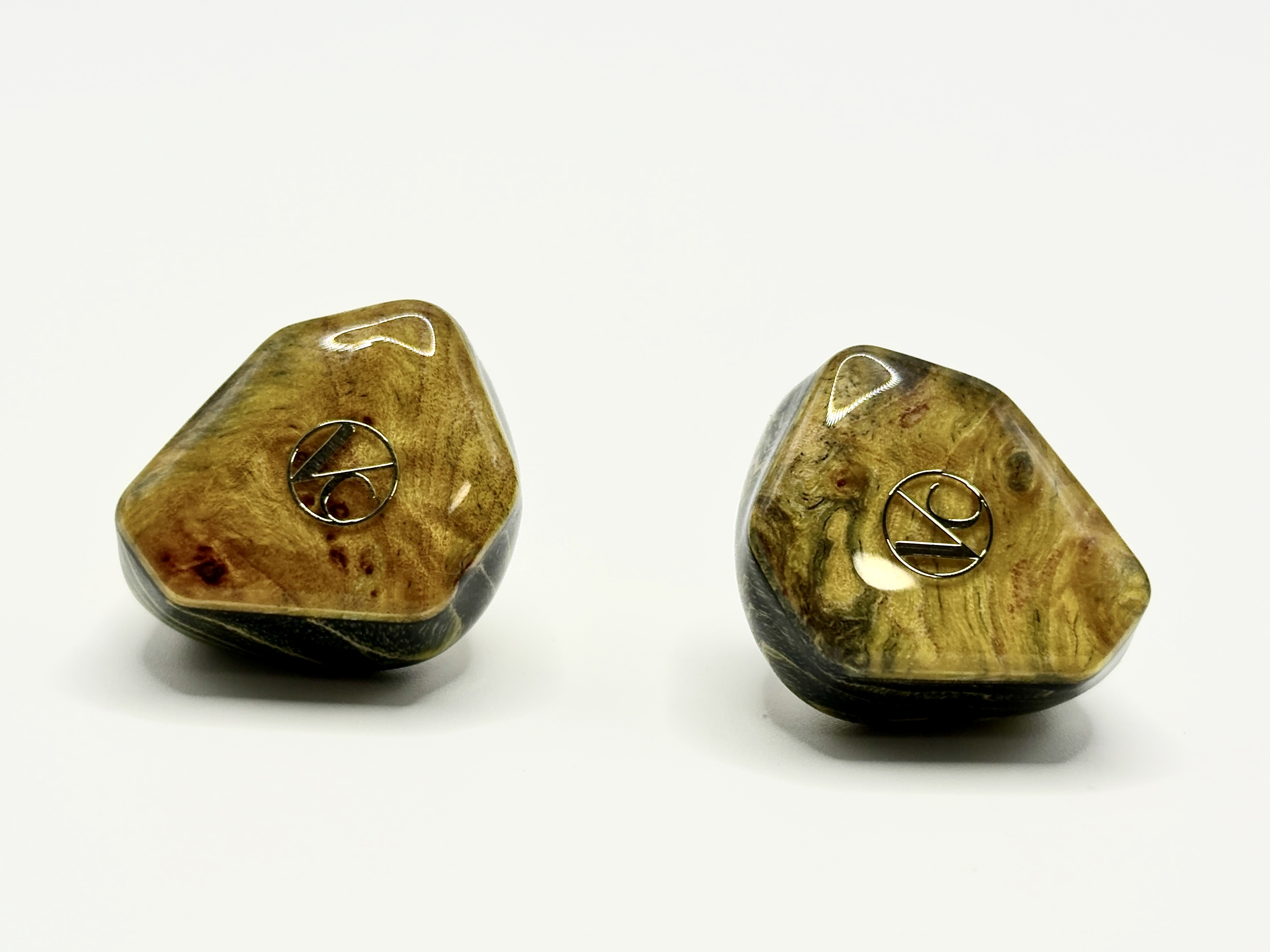 DARUMA AUDIO 木魂　ダルマオーディオ　こだま　ウッドシェル スタビライズドウッド製イヤホン『木魂』｜ダルマオーディオ公式